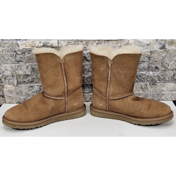 UGG Classic Bailey Button Boots in Chestnut Leather Sheepskin Womens 6 Warm Cozy - Picture 4 of 12
